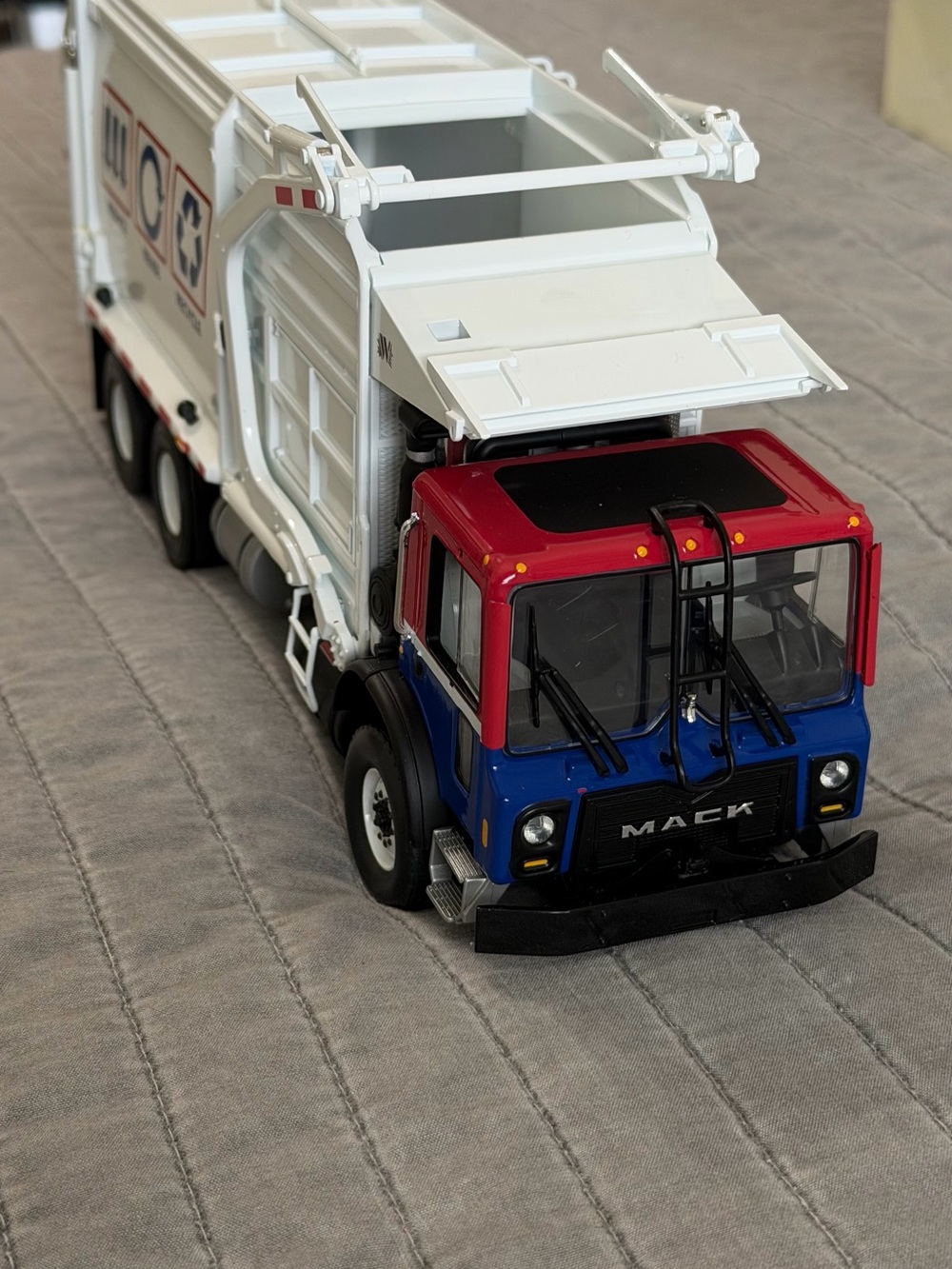 First Gear 1:34 Mack TerraPro Wittke Refuse Truck Diecast – Near Mint w/ Box